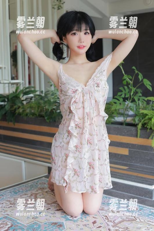网盘里的Addielyn(에디린)红裙作品，真是心动不已啊