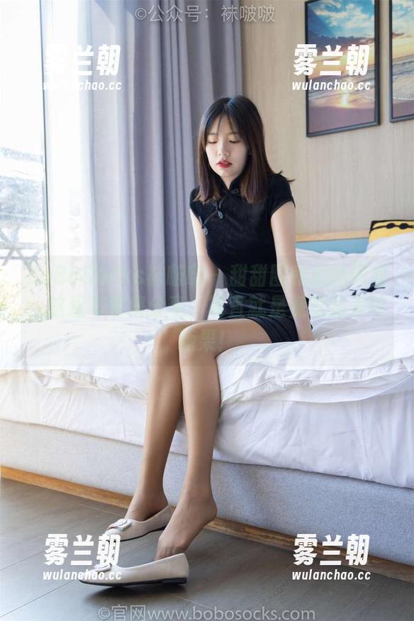 BoBoSocks袜啵啵-甜甜圈 BoBoSocks袜啵啵 - 甜甜圈和她的短裙:这组写真集分享,简直就是视觉的美味糖果!