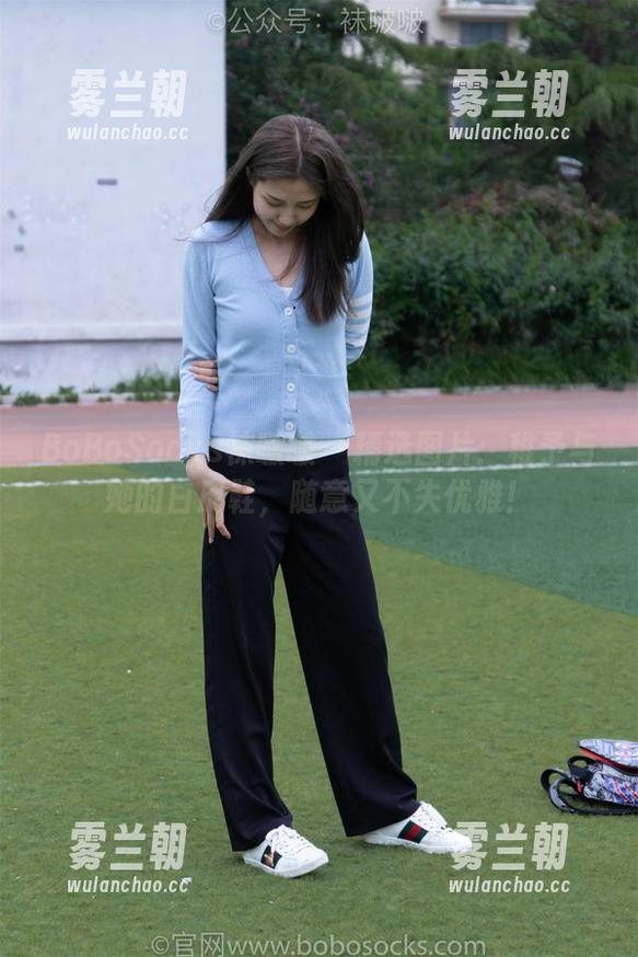 BoBoSocks袜啵啵-稚予 BoBoSocks袜啵啵 - 精选图片:稚予与她的白皮鞋,随意又不失优雅!