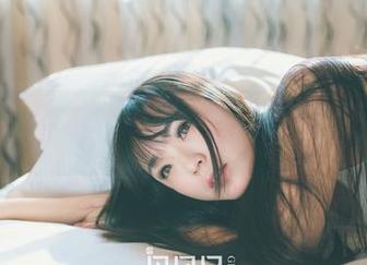 GIRLT果团网 – 松果儿的白衬衫图包：她的白衬衫好像随时能跑去开时装周！