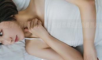 GIRLT果团网 – 陈雅漫红裙照：你能想象这些免费照片的故事吗？