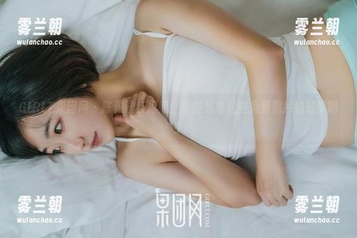 GIRLT果团网-陈雅漫 GIRLT果团网 - 陈雅漫红裙照:你能想象这些免费照片的故事吗?