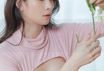 Min.E(민이)拥抱白衬衫：这不是一场简单的写真分享，而是一次时尚革命！