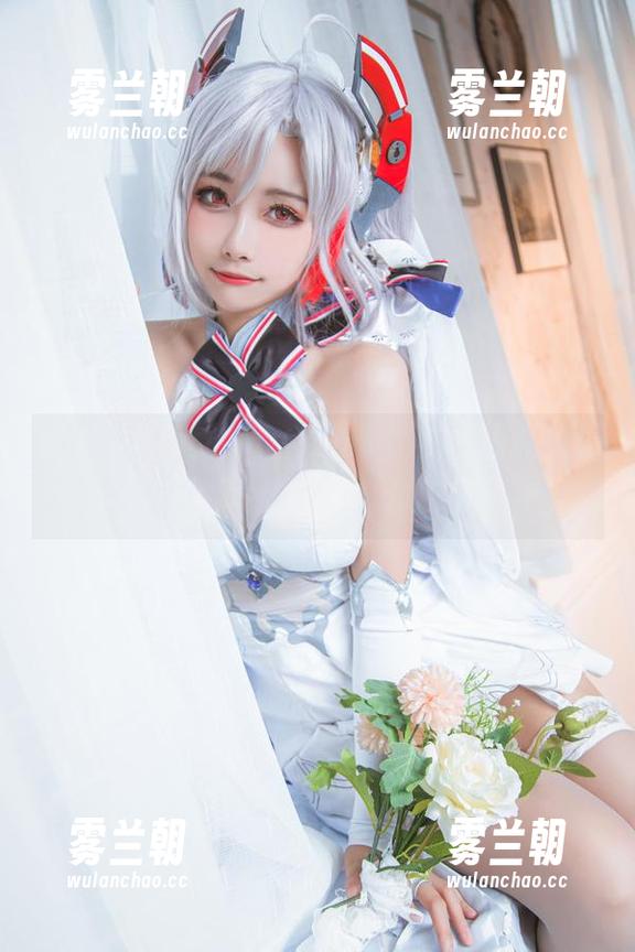 黑枪呆礼服之下，Momoko葵葵的私拍美图，竟让我脑洞大开。