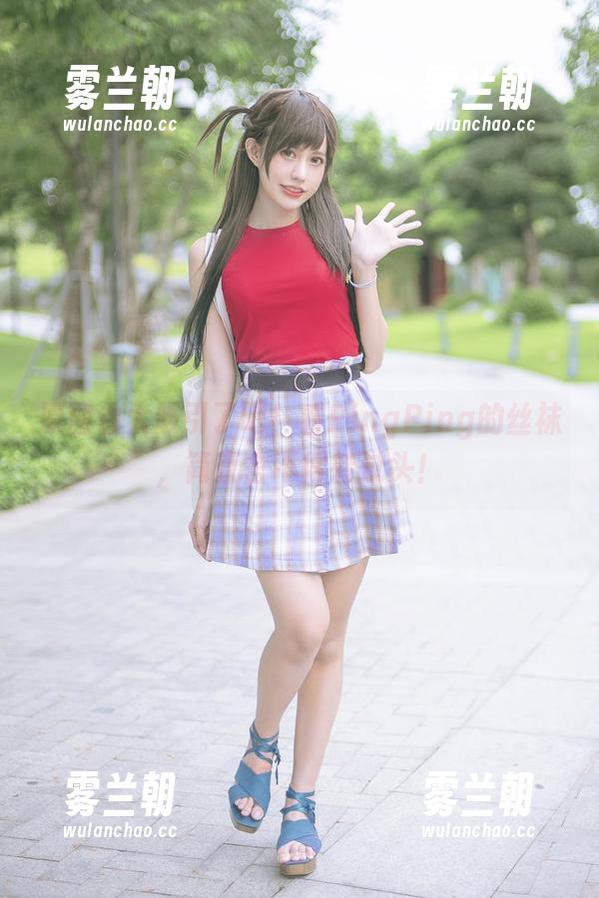 原图也太吸引了吧！看PingPing的丝袜，简直舍不得转过头！