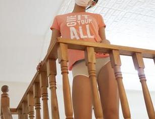 一言不合，ROSI白色丝袜套图来袭，心动不如行动！