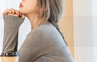XINGYAN星颜社 – 看李若汐ci的写真，温柔的背后竟藏着一丝不羁的叛逆。