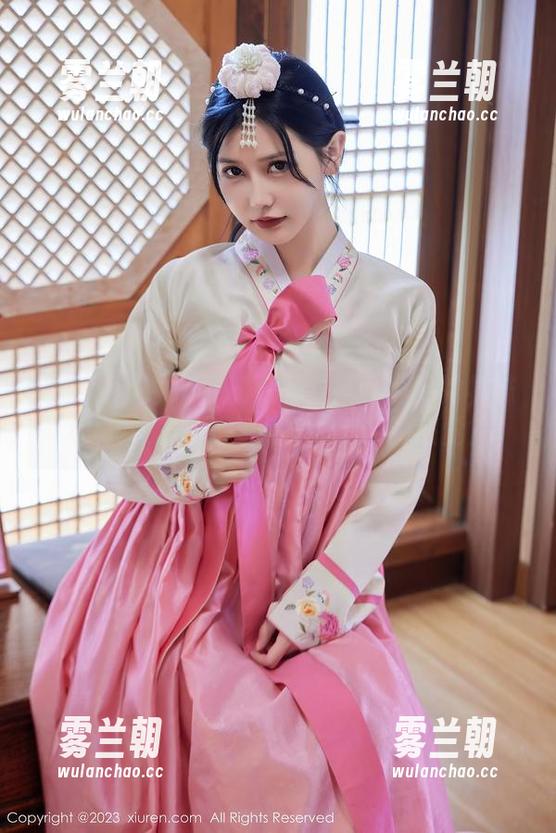 Xiuren秀人网-双笙Alina Xiuren秀人网 - 下载双笙Alina的棉袜写真集,隐约有点春心荡漾的感觉?