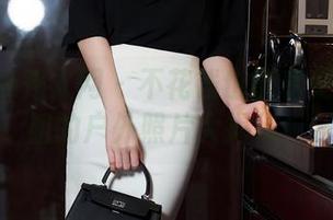 Xiuren秀人网 – 不花钱也能享受！悦悦姐的户外照片大揭秘！