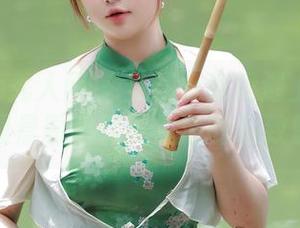 Xiuren秀人网 – 当红色吊裙遇上无圣光，杨晨晨原图展现性感的极致魅力！