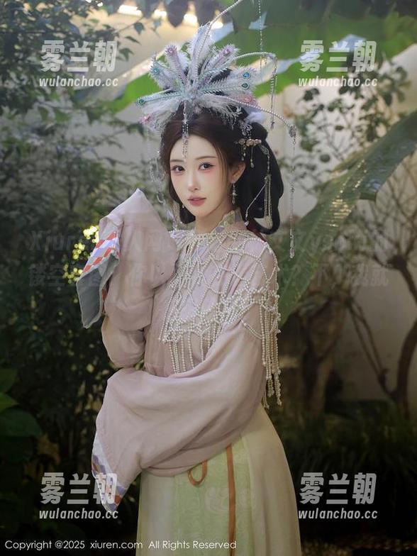 Xiuren秀人网-林文文yooki Xiuren秀人网 - 穿越到林文文yooki的镂空套图:你以为我在看艺术?不,我就在想晚餐!
