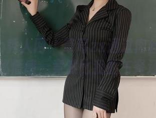 Xiuren秀人网 – 草莓zz通过肉丝图包传达的隐秘情感，竟然比我的午餐还丰富！