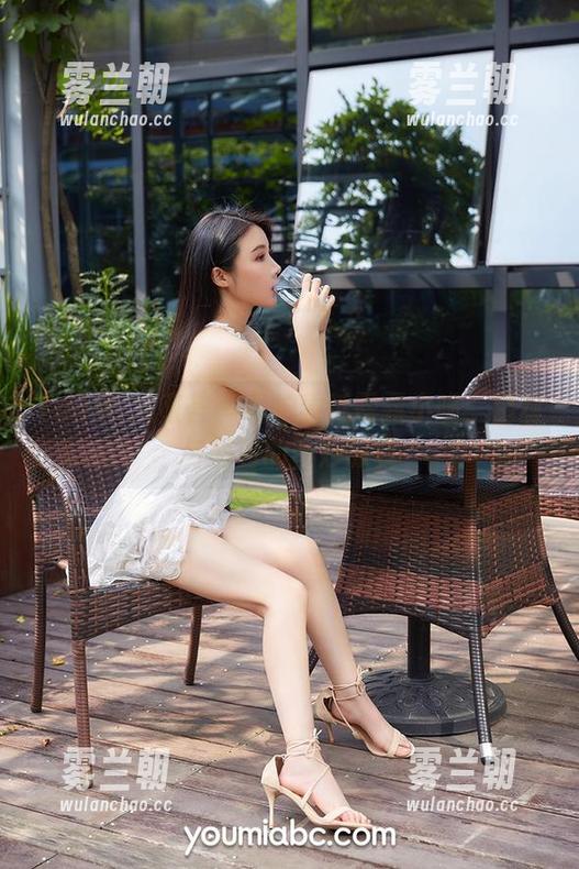 YouMi尤蜜荟-露露小喵 YouMi尤蜜荟 - 私拍看透露露小喵:白丝与图包的奇妙旅程