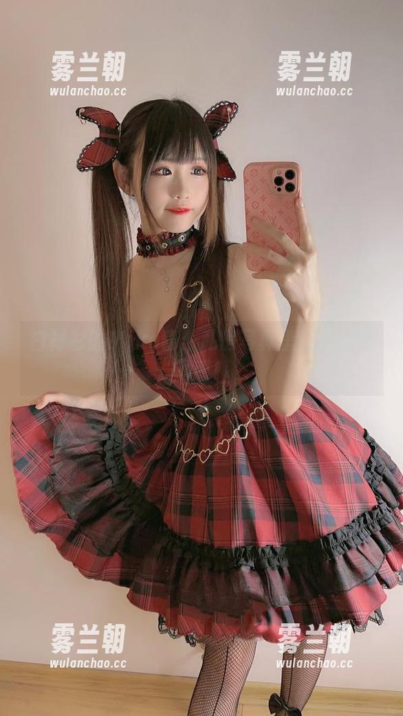 白衬衫的Miko酱：私房写真里的无限幽默感！
