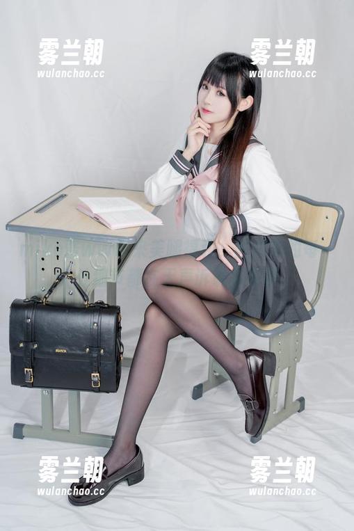 miko酱ww miko酱ww带来美腿福利,图片中的每一处细节都在无声诉说着故事
