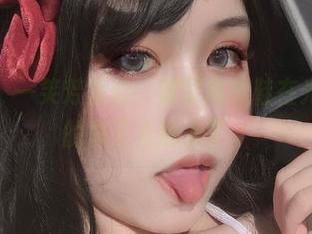原图分享！一笑芳香沁，这双高跟鞋在光影里舞动的样子太迷人了。