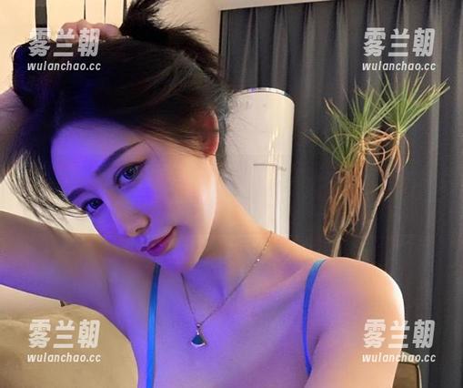 不爱笑的赛琳 微密圈 - 足球赛归来,不爱笑的赛琳居家私拍图包:你能猜出她的球队吗?