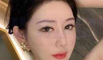 微密圈 – 不爱笑的赛琳的在线时尚实验：西服+渔网丝袜，真是太出乎意料了！