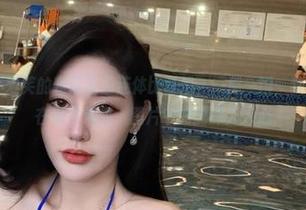 微密圈 – 不爱笑的赛琳蓝色连体比基尼——那一瞬，我觉得自己也在那片海里，图片中如此深入人心