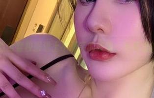 微密圈 – 当全套校服遇上不爱笑的赛琳：写真里的青春气息