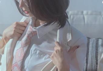 翻阅云溪溪的黑丝学妹图册，原来她的每一个眼神都有故事，真的是太迷了！