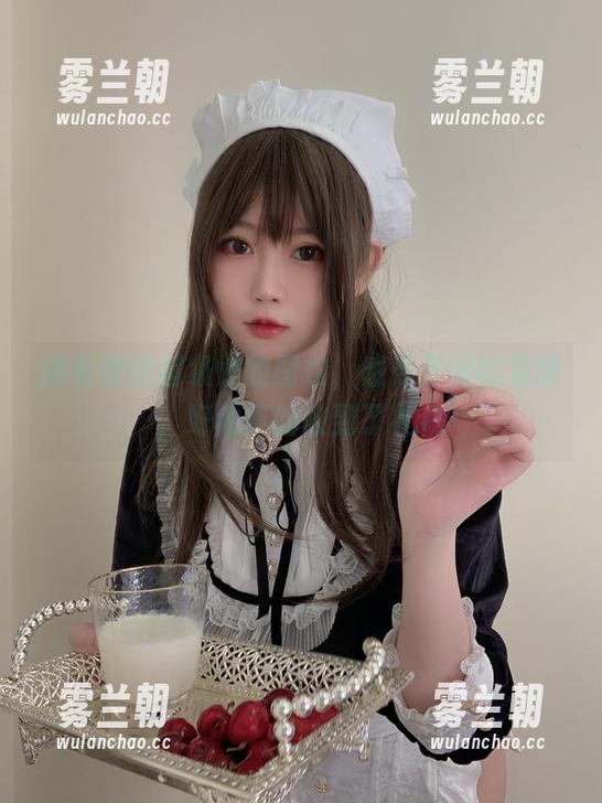 依依超级懒 捧着依依超级懒的图包,感受圣诞的温暖,好像真的收到了礼物