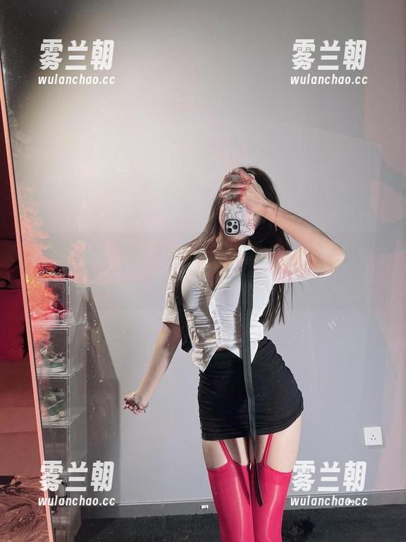 兔宝妮to 微密圈 - 兔宝妮to的短裙写真,福利就是这么简单直接!