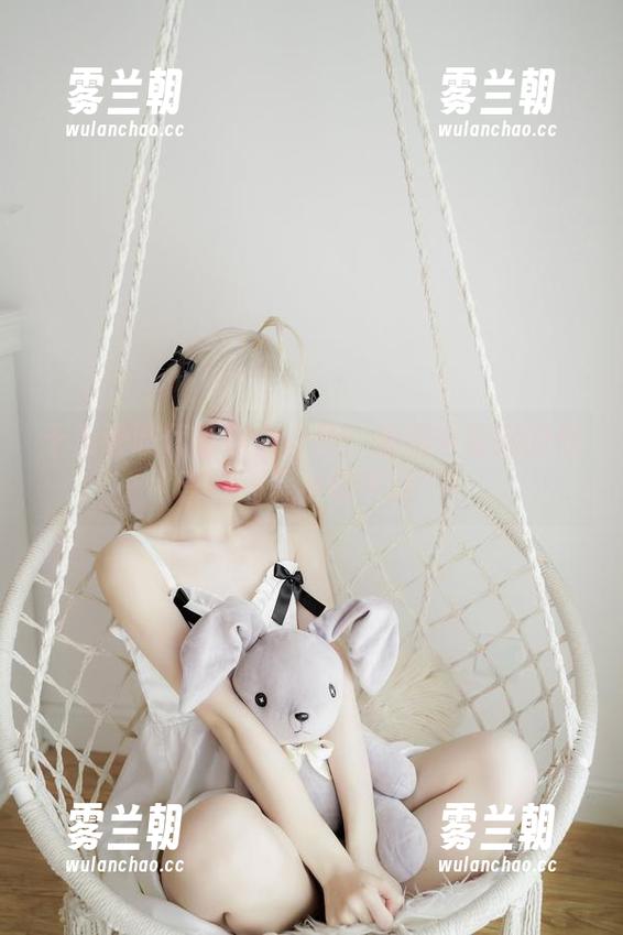 十万珍吱伏特 十万珍吱伏特纯白合集:美图中隐藏的惊喜——是小饼干吗?