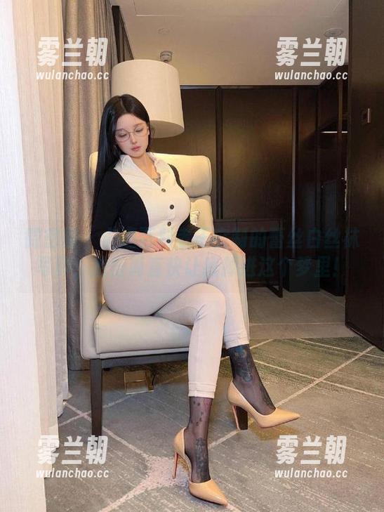 卡通百科老王 微密圈 - 卡通百科老王定制的蕾丝白丝袜写真,拍得简直快让我掉进这个梦里!