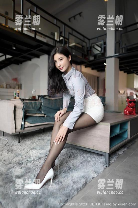 嗲囡囡-施忆佳KITTY 嗲囡囡 - 施忆佳KITTY的校服套图:是校园的风,还是青春的雪,快点来一起感受下!