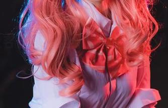 下载妖君白研的丝袜，无意中被她的气质吸引