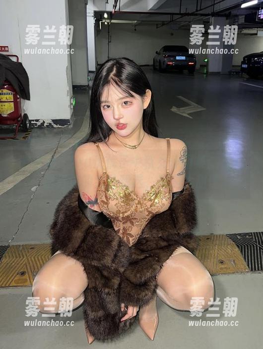微密圈 – 小u优优子中秋女仆图集：在月饼旁边的女仆精选，真是太甜了