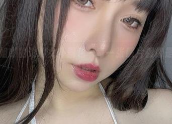 小泉学姐吖的透明女仆图包—每一张照片都像是轻柔的呢喃。