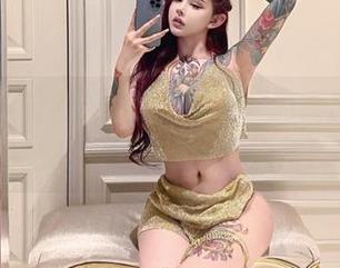 微密圈 – “希希Gina女王”高清图包：看她如何驾驭每一个视角！