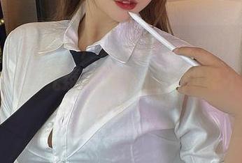 微密圈 – 更新中，张思允nice的烈焰玫瑰房车图片，气氛满分，但我却忍不住想要更多！