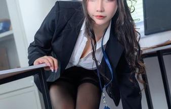 在线邂逅抱走莫子aa，户外写真偷走我的目光！