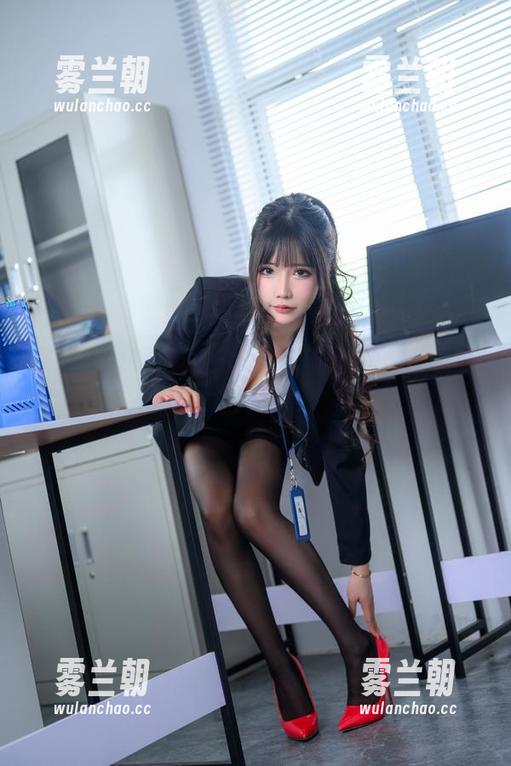 抱走莫子aa 在线邂逅抱走莫子aa,户外写真偷走我的目光!