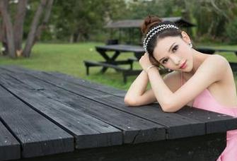 推女神 – 看！办公室里的梓萱Crystal，谁说上班不能美丽？合集下载，自己体会吧！