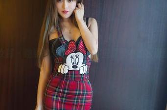 推女郎 – 吻熙的泳池旅行：那些原图中的水滑图册