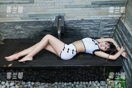 推女郎-李七喜 推女郎 - 李七喜的连体衣最新套图,看看她怎么把简单穿成吸引。