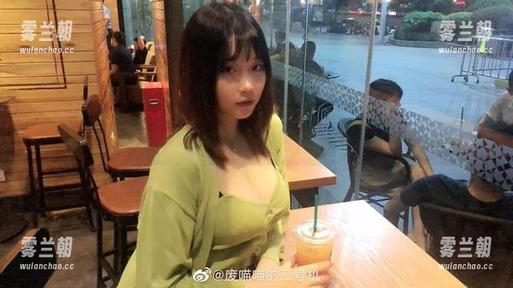 是一只废喵了 是一只废喵了的最新日常写真:分享一波我和猫的日常斗智斗勇