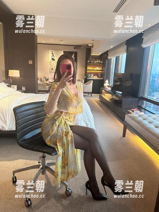 微密圈 - 果儿Victoria的清纯美图，抓住你的心，还附送免费心动！