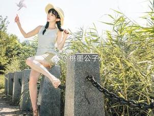 桃墨公子泳衣全套图集：我决定还要再吃一块蛋糕，因为我跟着她的泳衣去了海滩！