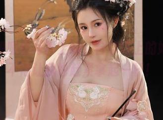 最新桃暖酱写真上线，台球场上的她，恨不得让我也赶紧拿起一杆！