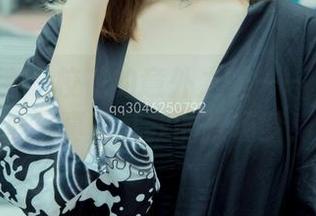 梦丝女神 – 校花的意外之美——玥玥的甜心写真成就我的操场梦！
