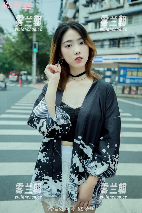 梦丝女神-玥玥 梦丝女神 - 校花的意外之美——玥玥的甜心写真成就我的操场梦!