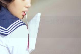 爱丝 – 高清写真里的欣杨制服：这一抹色彩，绝对能让你小鹿乱撞！