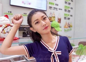爱丝 – 索菲的滑板街头私拍集锦：摔倒也是一种风格，对吧？