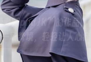 观看“爱老师phdJK”的作品，仿佛在探索一场梦境，轻轻让人心痒。