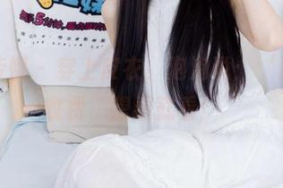 物恋传媒 – 穿上皮衣，泡泡说：‘这可不收费，想看就看！’